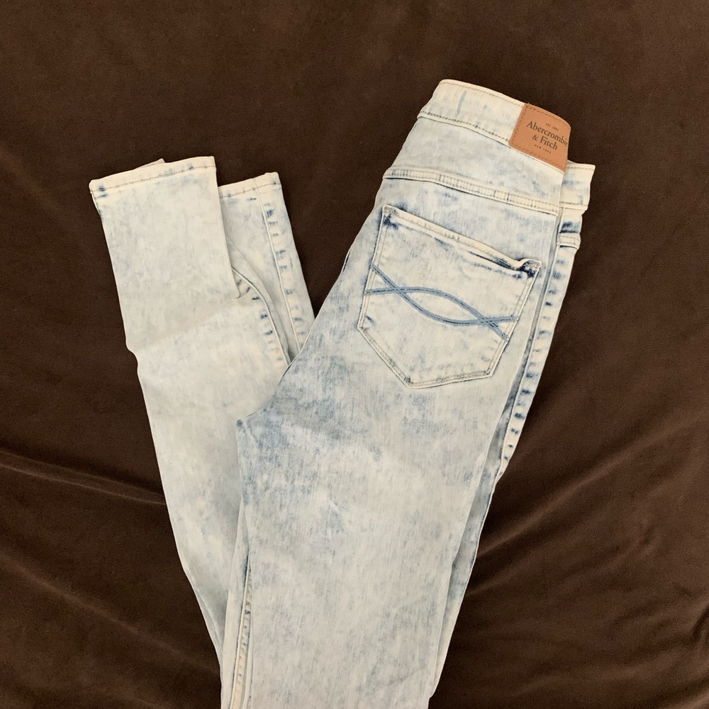 Abercrombie & Fitch Acid Wash Jeggings